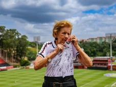 Imagem - Amor inabalável: Quem é dona Iracema, a torcedora do Vitória que emocionou o país em vídeo viral