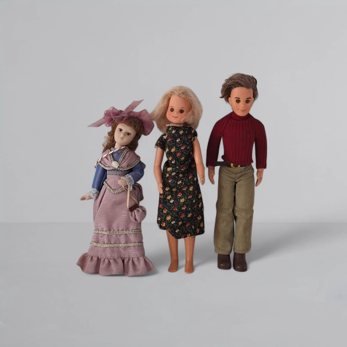 Bonecos retrô estão entre produtos à venda por Divulgação