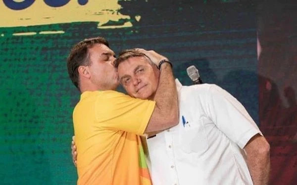 Flávio e Jair Bolsonaro