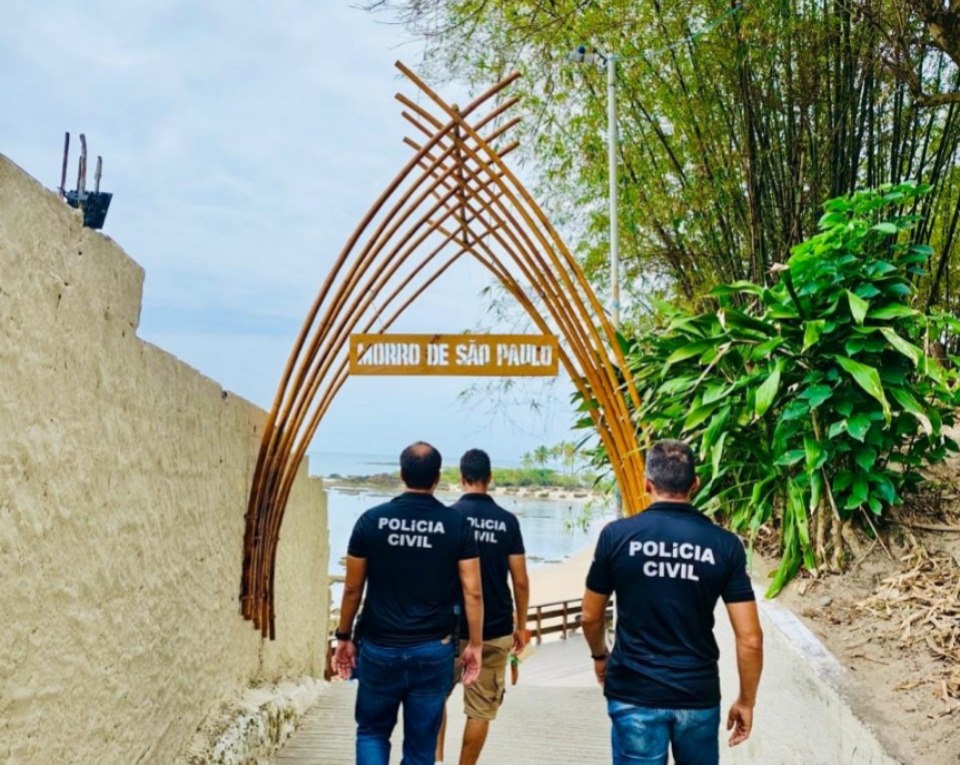 Guia turístico que roubava câmeras e celulares em destino paradisíaco da Bahia é preso por Divulgação/PC