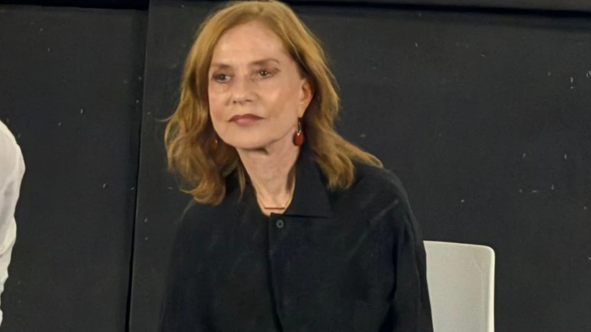 Isabelle Huppert desembarcou em Salvador para apresentar seu novo filme