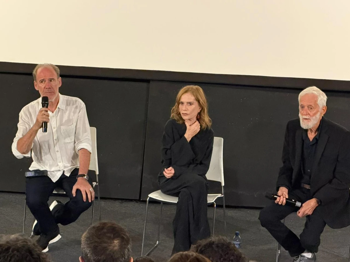 Isabelle Huppert desembarcou em Salvador para apresentar seu novo filme por Carol Neves/CORREIO