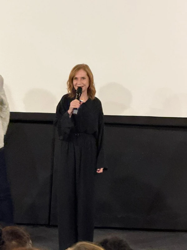 Isabelle Huppert desembarcou em Salvador para apresentar seu novo filme por Carol Neves/CORREIO