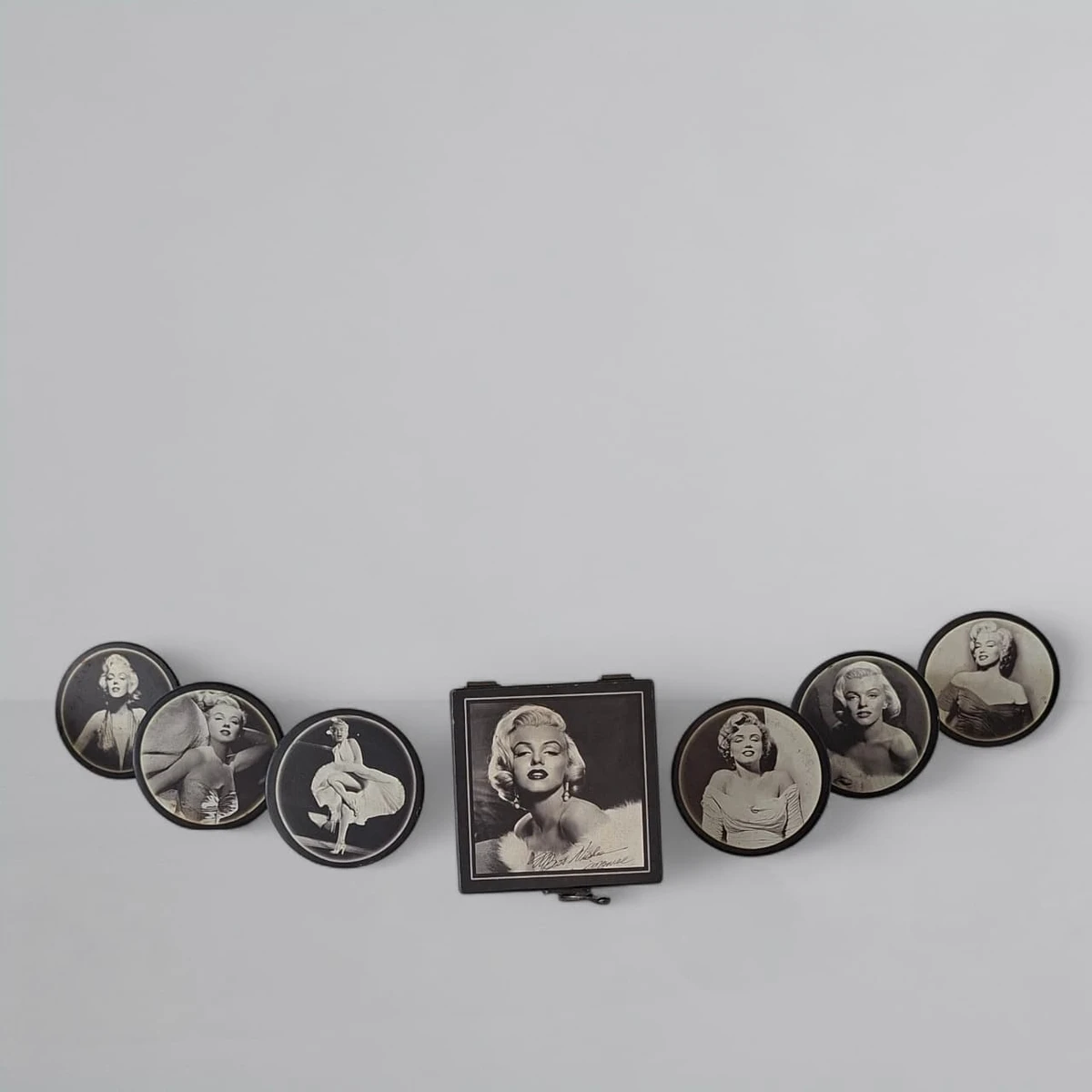 Loja reúne vários itens retrô por Divulgação