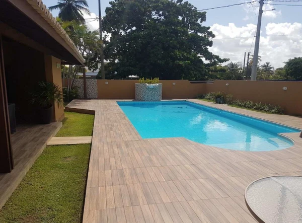 Mansão em Guarajuba será vendida para pagar dívida trabalhista por Reprodução