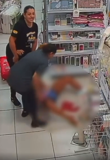 Mulher dá à luz em loja no Recife por Reprodução