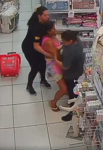 Mulher dá à luz em loja no Recife por Reprodução