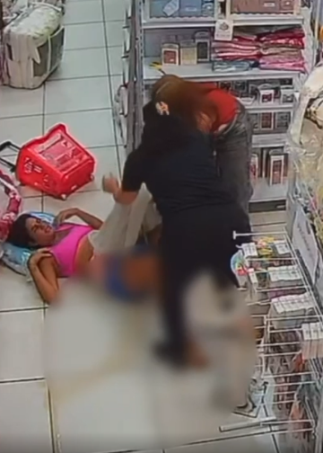 Mulher dá à luz em loja no Recife por Reprodução