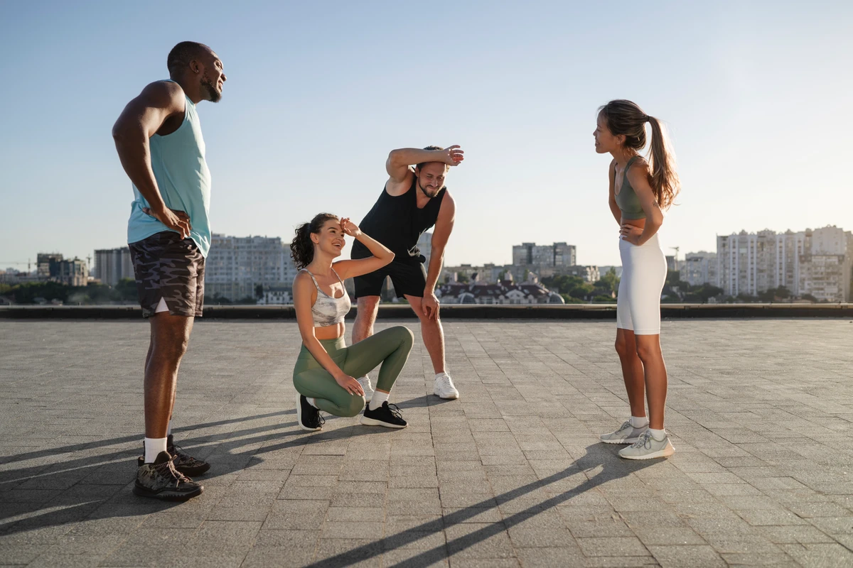 Manter níveis de exercício elevados de forma contínua, especialmente durante a meia-idade por Reprodução | Freepik