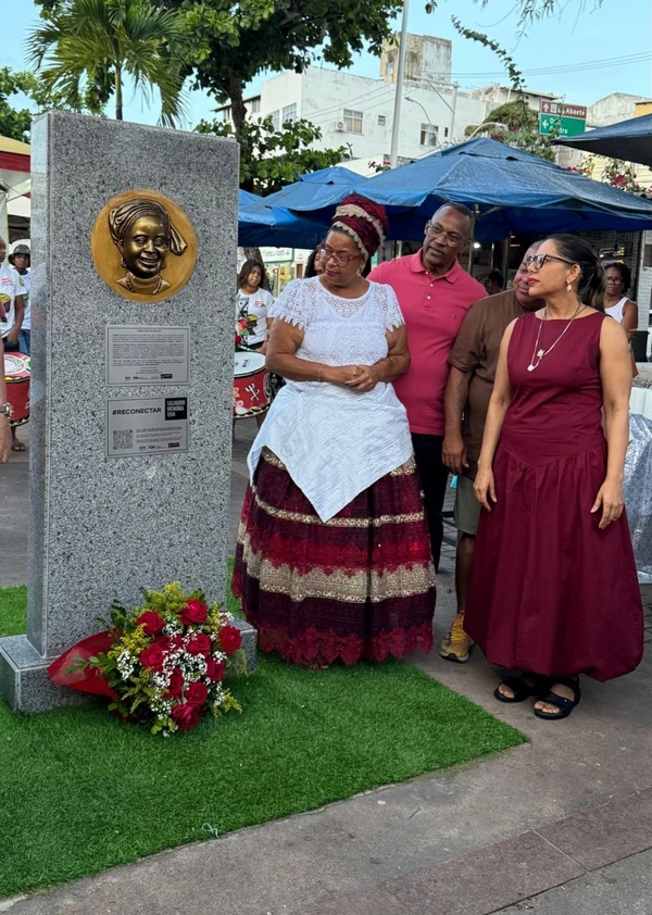 Salvador ganha efígie dedicada a baiana de acarajé