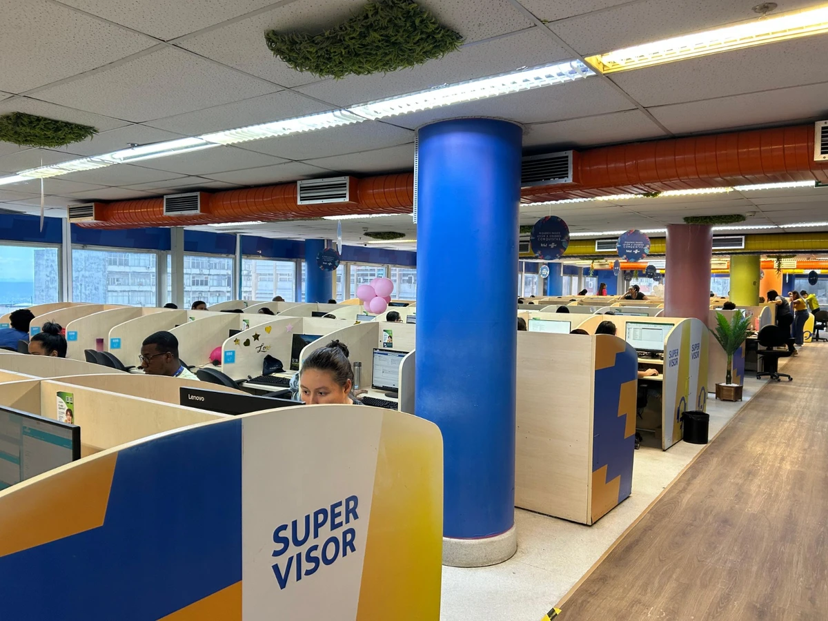 TEL Centro de Contatos busca operadores ativo e receptivo; candidatos devem levar documentos e seguir regras de vestimenta para participar da seleção