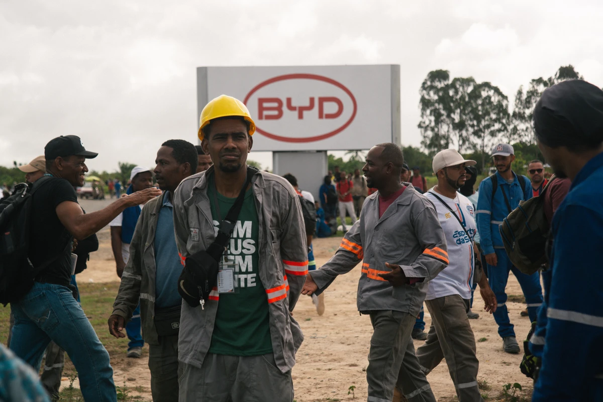 Trabalhadores reivindicam melhores condições de trabalho na BYD