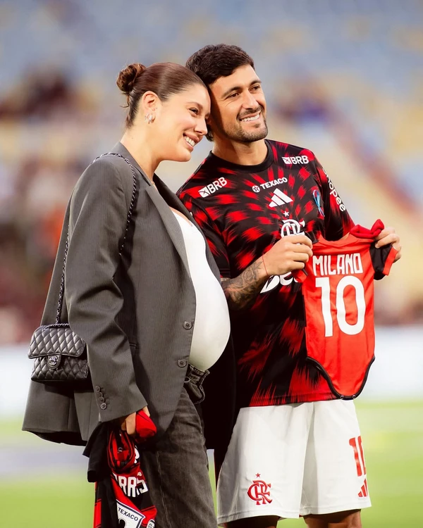 Arrascaeta e Camila Bastiani por Reprodução/Instagram