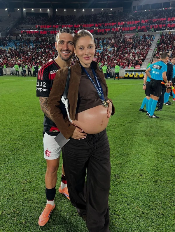 Arrascaeta e Camila Bastiani por Reprodução/Instagram