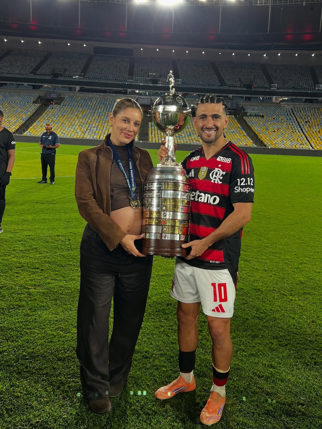 Arrascaeta e Camila Bastiani por Reprodução/Instagram