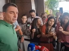 Imagem - Flávio Bolsonaro admite abandonar candidatura em troca da anistia: 'Tenho um preço'