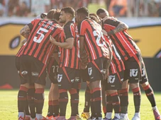 Imagem - Com mudanças na zaga, Vitória está escalado para jogo decisivo contra o São Paulo