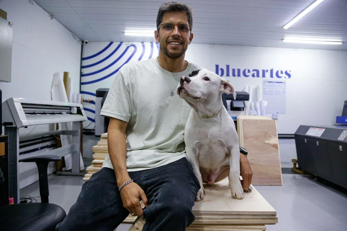 Conheça Blue, o cachorro que virou ‘funcionário’ e conquistou uma empresa em Salvador por Arisson Marinho/CORREIO