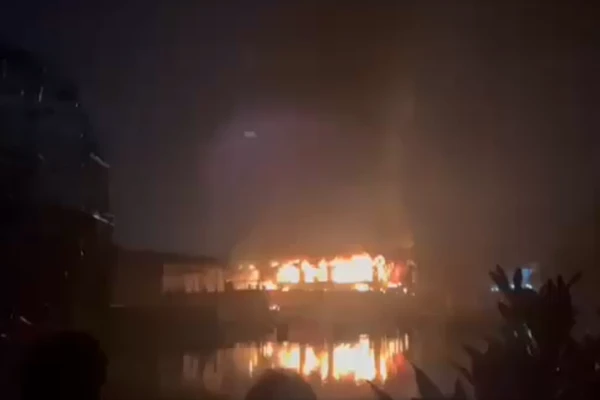 Incêndio e explosão em boate na Índia por Reprodução/ Redes sociais