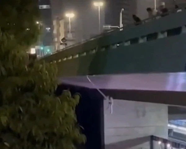 Jovem bateu a cabeça no viaduto após pular de bungee jump por Reprodução/ Redes sociais