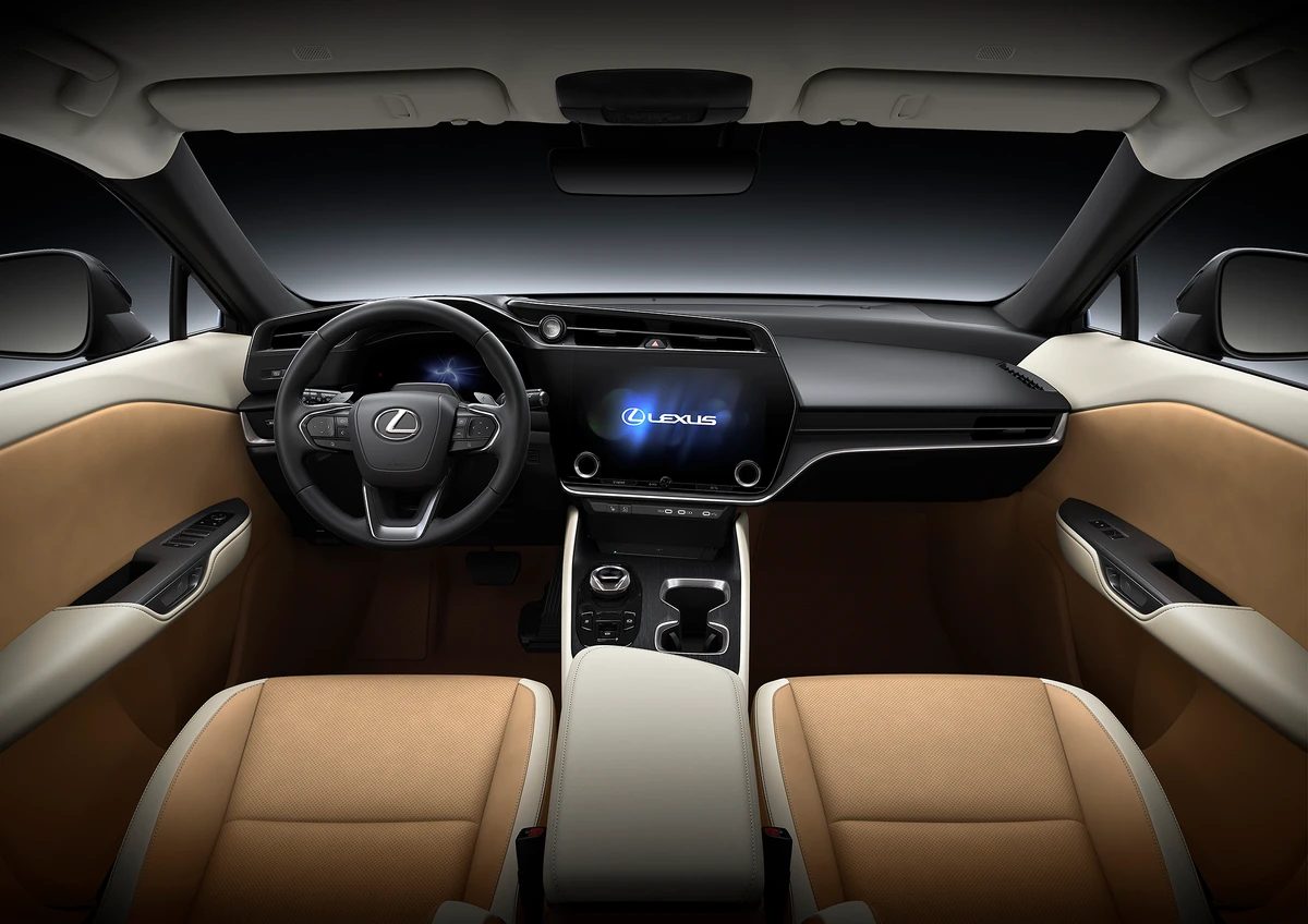 Sofisticada, a cabine desse Lexus tem acabamento em suede e oito airbags por Divulgação