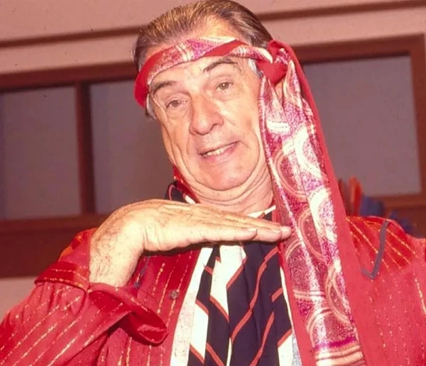 Seu peru, o Vingador: o saudoso Orlando Drummond, o seu Peru das Escolinha, era a voz do Vingador por Reprodução