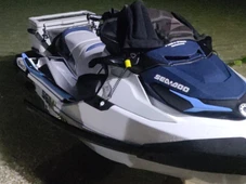 Imagem - Homem morre e mulher fica ferida após jet ski bater em barco na Praia da Ribeira