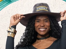 Imagem - Considerada 'planta', Kathy Maravilha é eliminada de A Fazenda 17 com apenas 1,59% dos votos