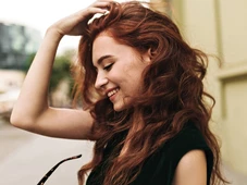 Imagem - O corte de 5 minutos que transforma o cabelo longo sem tirar o comprimento