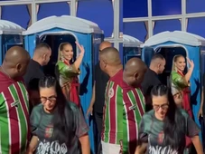 Imagem - Virginia passa por perrengue após fãs causarem aglomeração em frente à banheiro químico