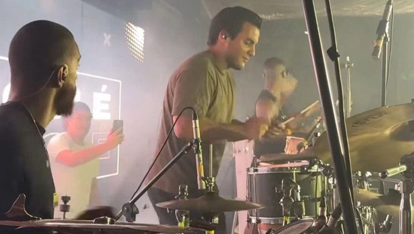 Imagem - Marcelinho Sangalo brilha ao tocar percussão em show do Parangolé: 'Deu o nome'; VÍDEOS