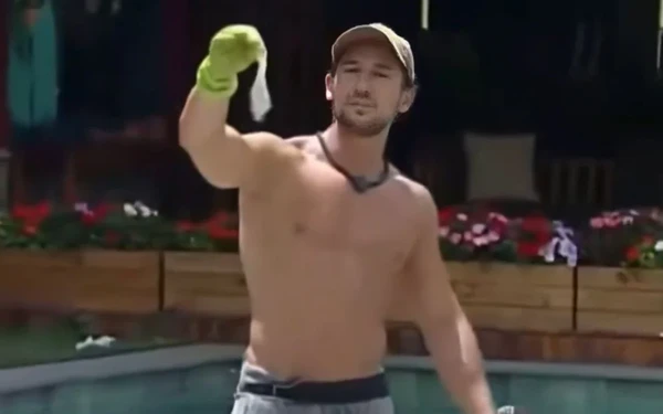 Após noite no edredom em A Fazenda 17, Mesquita é acusado de esquecer camisinha por Reprodução/Record