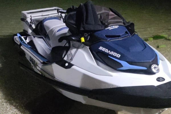 Jet ski colidiu com uma embarcação em alto-mar