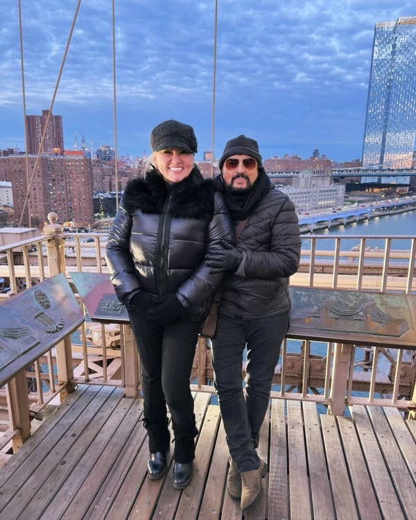 Mauri com a companheira, a apresentadora Andrea Fabyanna por Reprodução/Redes Sociais 