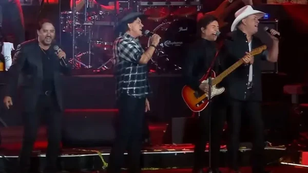 Mauri com os irmãos Maurício, Chitãozinho e Xororó por Reprodução/Redes Sociais 