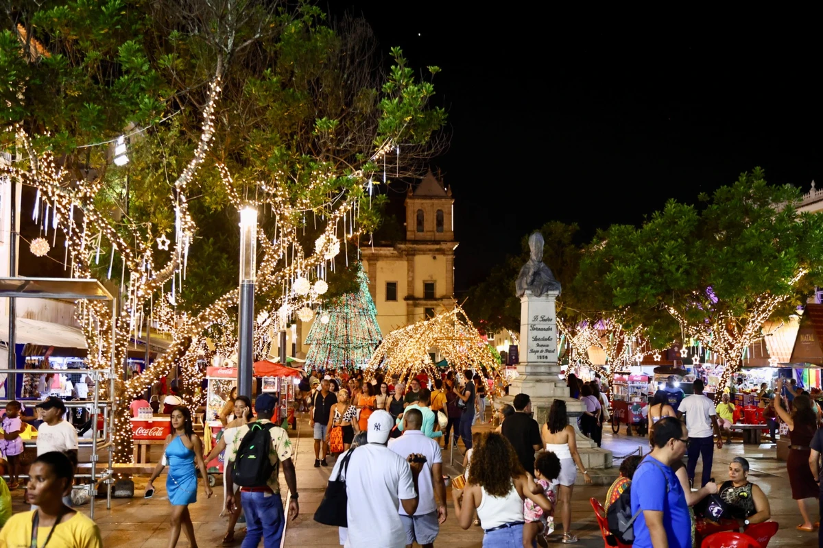 Pelourinho recebe decoração de Natal em Salvador
