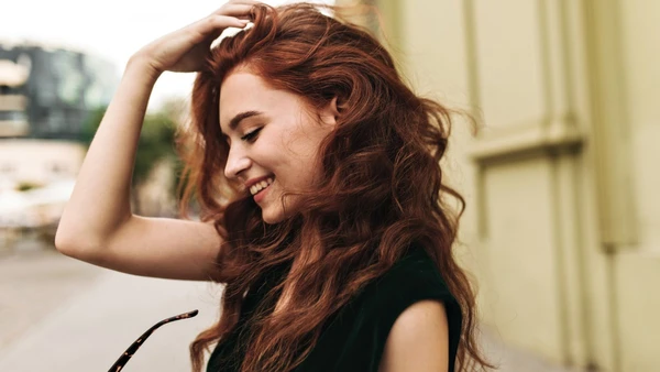 Técnicas de salão que garantem leveza e balanço imediato aos cabelos