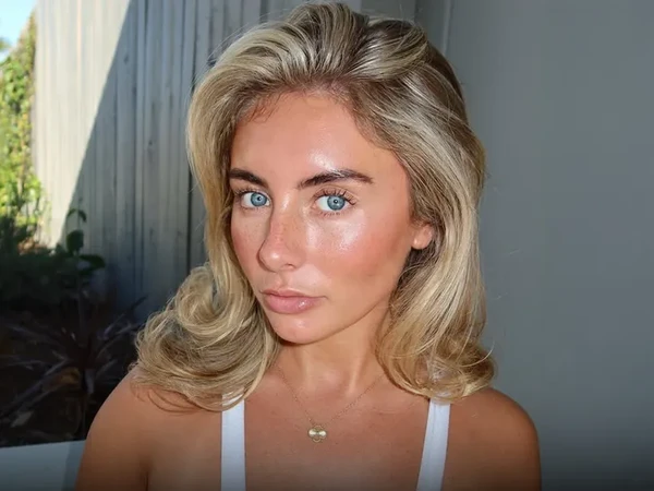  Bonnie Blue por Reprodução