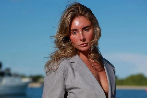  Bonnie Blue por Reprodução