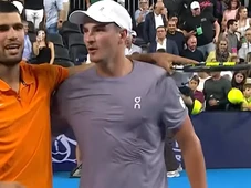 Imagem - Fonseca encanta torcida brasileira, mas Alcaraz confirma favoritismo e vence exibição em Miami