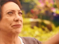 Imagem - Anastácia emociona ao revelar verdade para Candinho em 'Êta Mundo Melhor!' desta terça (9)