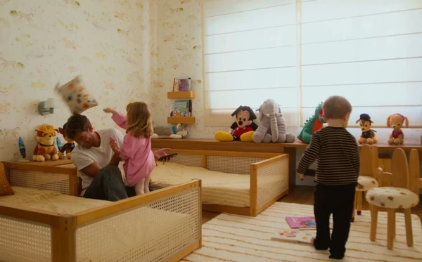 A casa de Isa Scherer é um refúgio cheio de arte, luz e aconchego em São Paulo por Reprodução/YouTube