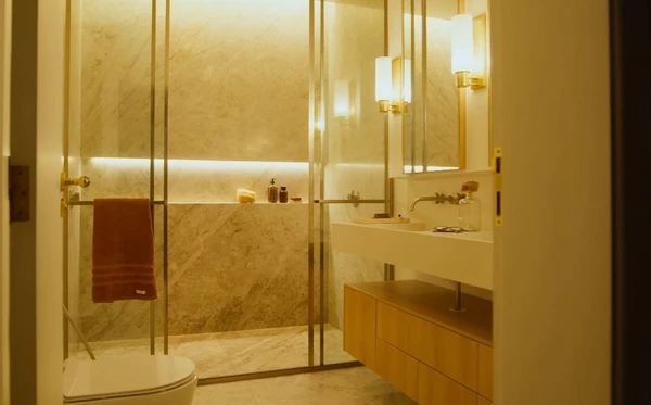 A casa de Isa Scherer é um refúgio cheio de arte, luz e aconchego em São Paulo por Reprodução/YouTube