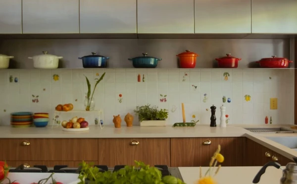 A casa de Isa Scherer é um refúgio cheio de arte, luz e aconchego em São Paulo por Reprodução/YouTube