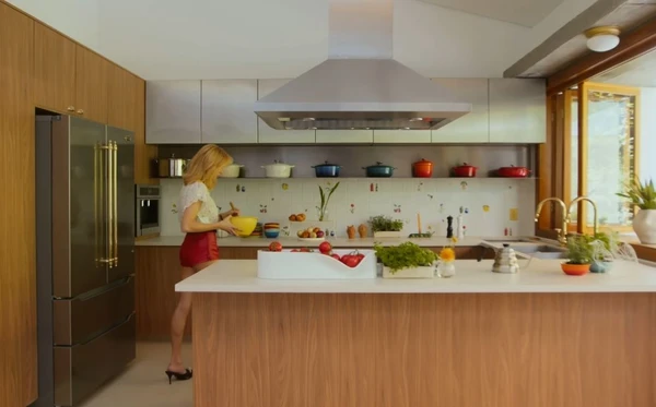 A casa de Isa Scherer é um refúgio cheio de arte, luz e aconchego em São Paulo por Reprodução/YouTube