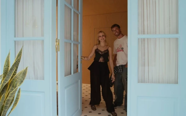 A casa de Isa Scherer é um refúgio cheio de arte, luz e aconchego em São Paulo por Reprodução/YouTube