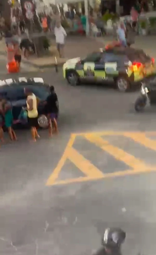 Agentes da Transalvador são agredidos na Barra por Reprodução