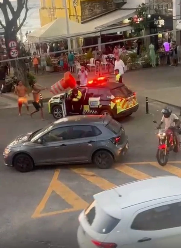 Agentes da Transalvador são agredidos na Barra por Reprodução