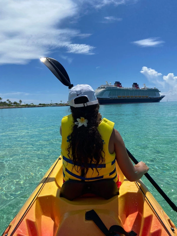 Praia de Castaway Cay, exclusiva da Disney por Divulgação