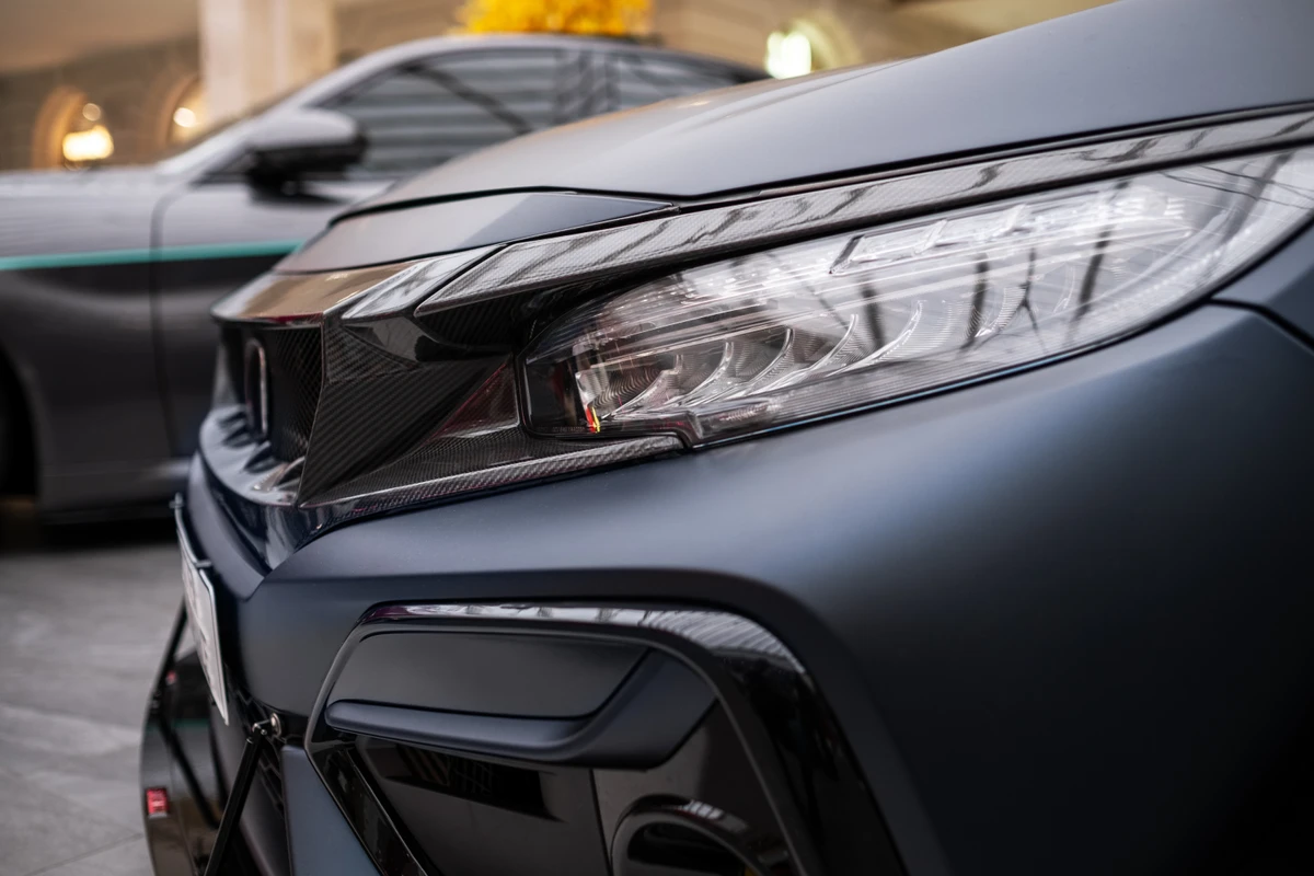 Lei do Farol: farol baixo é obrigatório em rodovias simples durante o dia por Shutterstock